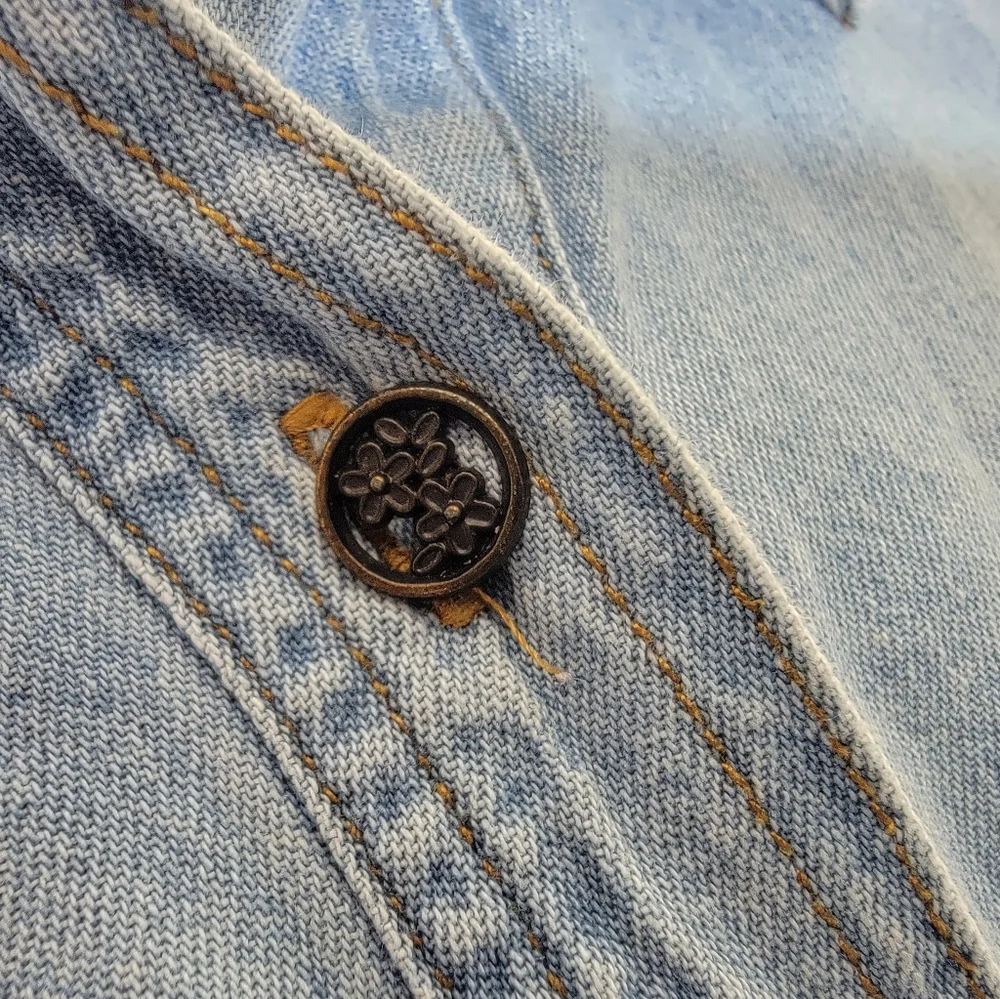 Plus size button down - Picture 4 of 6